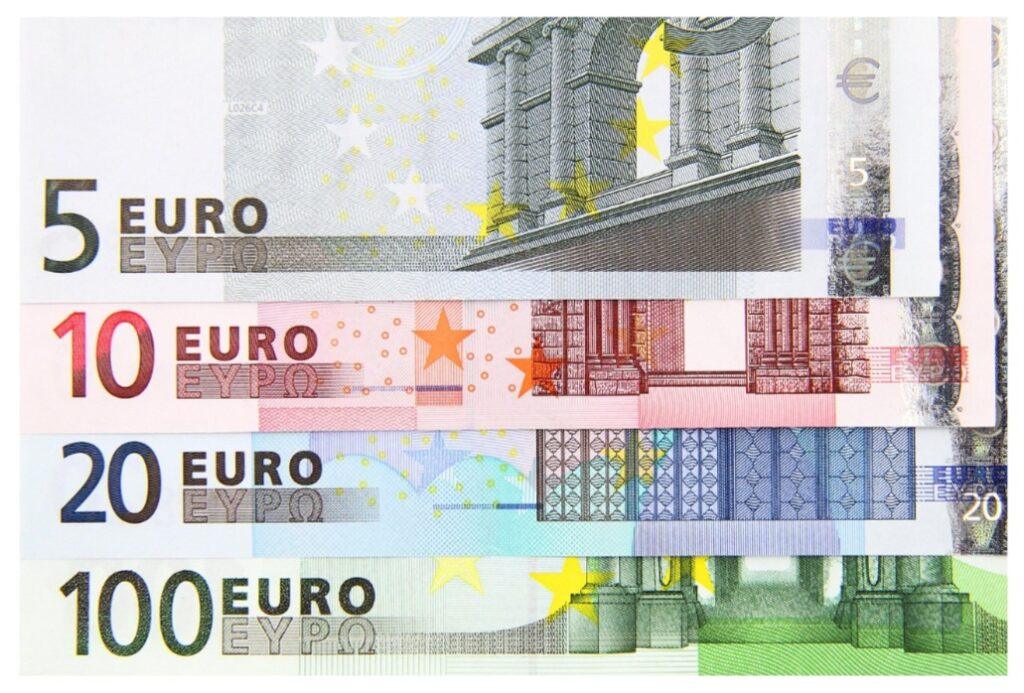 Myy ja osta euro setelit huutokaupassa osta eurosetelit huutokaupasta laita eurosetelit myymään huutokaupan woam huutokaupat löytyy kaikki keräily euro seteleitä myy harvinaiset euro setelit online huutokaupoissa verkku-huutokaupoja helppo käyty nopeasti turvallesisti